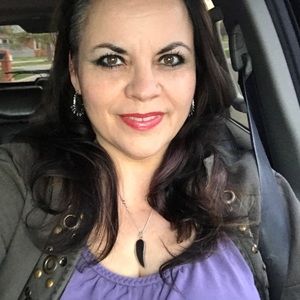 Meet your Posher, Moni